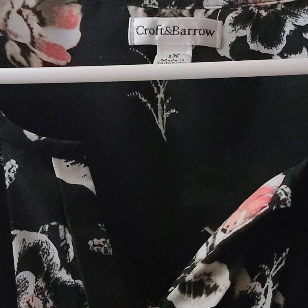Croft & Barrow short sleeve black blouse